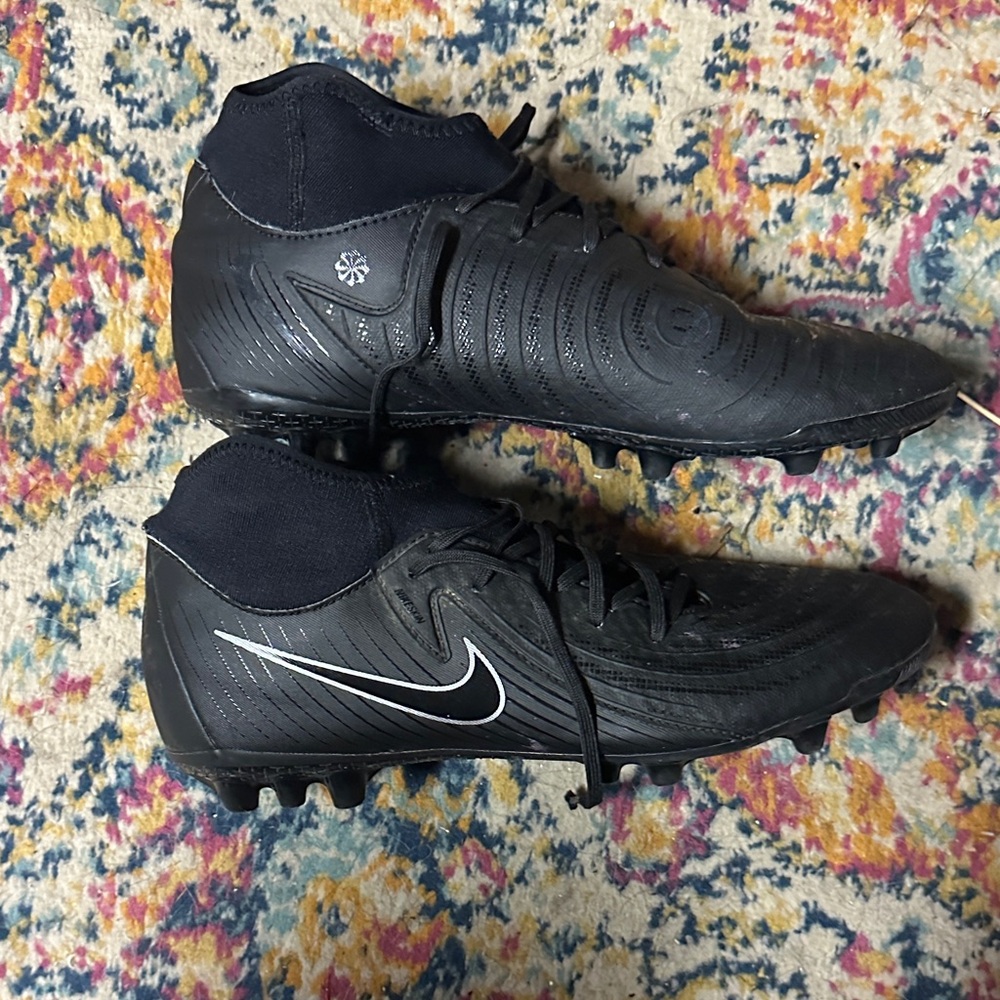 Nike Black Athletic Soccer Shoes